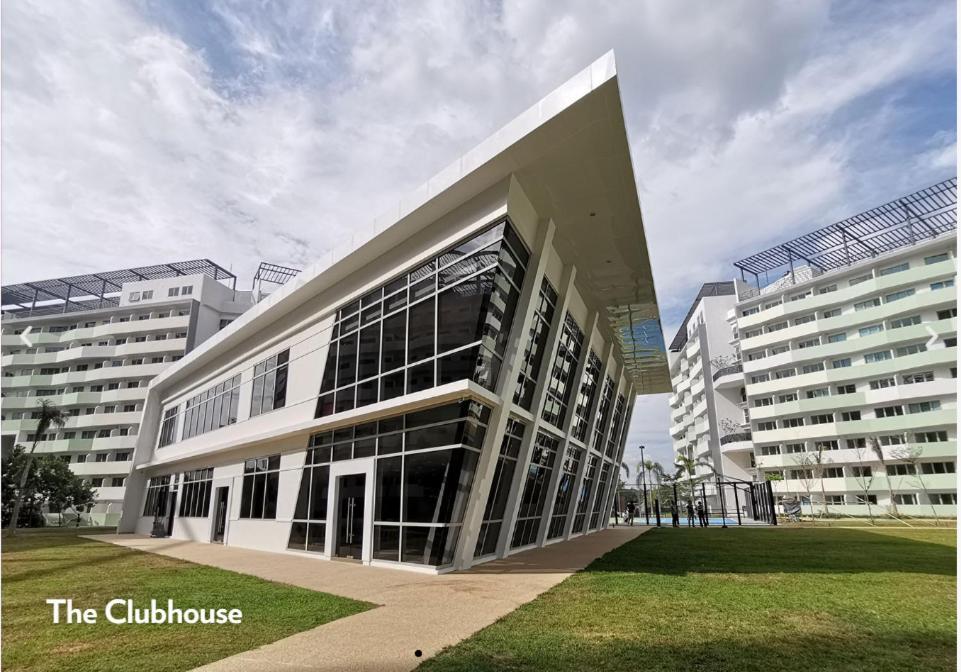 The Residences At Commonwealth By Century Properties ケソンシティ エクステリア 写真